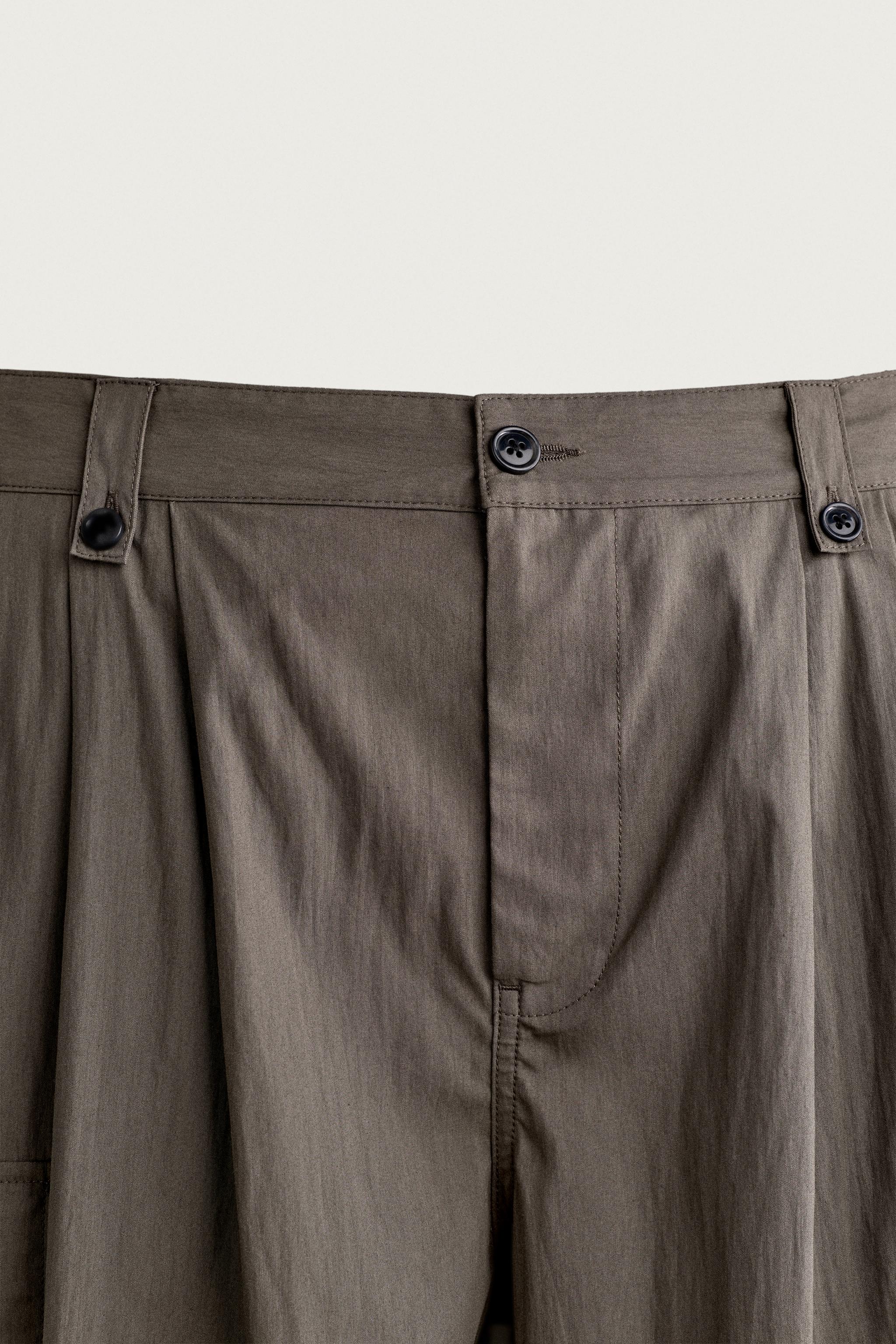RELAXED FIT PLEATED CARGO SHORTS